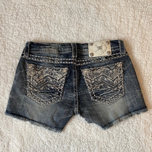✨SOLD✨ Miss Me Signature Shorts - Picture 2 of 6